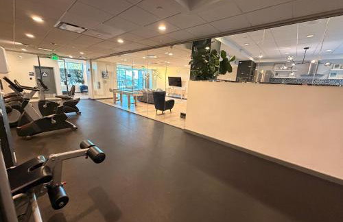 Hollywood Studio with Pool, Parking, Gym & Sign View - Foto 34