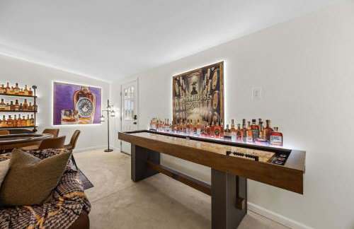Bourbon-themed home w arcade & hot tub for groups - Foto 53