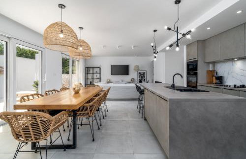 Villa Zen with 4 bedrooms, private 32 sqm pool, summer kitchen, 7 km from the beach - Photo 15