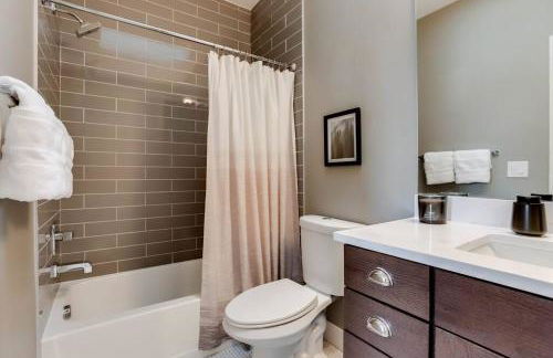 Zen Haus* Lavish Getaway w/ Gym, Sauna, Hot Tub - Foto 31