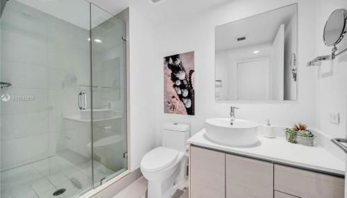 Cozy BeachWalk Nest 2 Full Beds, Steps to Ocean -2010B - Foto 3, towels, Shower