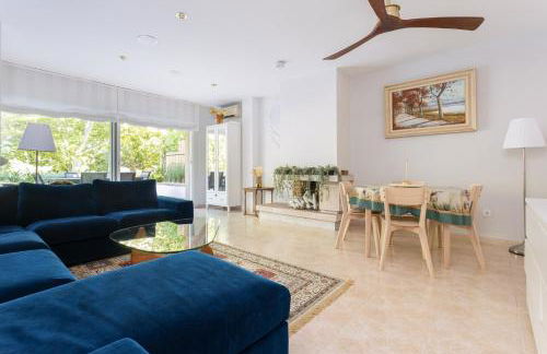 SeaBreezeHeaven - Sea View Apartment, Pool & Spacious Terrace with BBQ - 50m from Sant Pol Beach - Foto 40