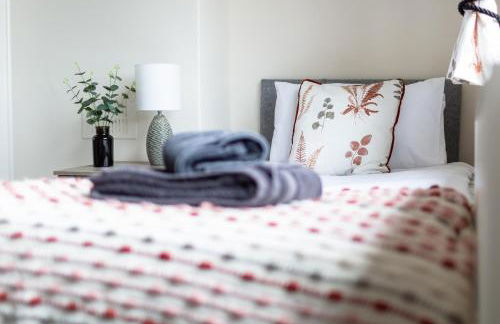 Adrian House, near Hospital, easy parking + garden - Foto 23