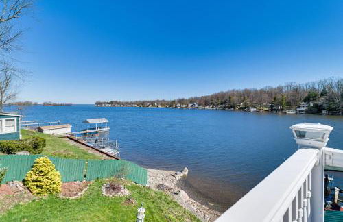 Waterfront Wolcott Vacation Rental with Deck and Views - Foto 27