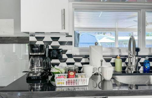 Amazing Home w Heated Pool 8 mins to the Beach - Foto 66