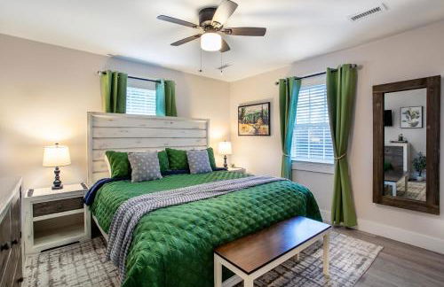 Blue Valley Inn - Hot Tub & Spacious Play Area! - Foto 14