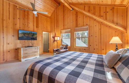 Cozy Designer Decorated Cabin Near Slopes Fireplace Peekaboo Lakeview - Foto 14