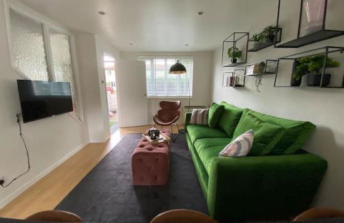 2 Bed House in Hampton - Free parking - Foto 7