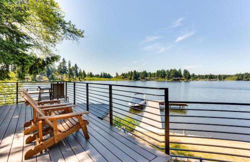 Gorgeous Long Lake Home with Dock, Kayak, SUP and More - Foto 1