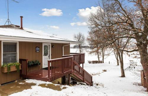 Lake Cabin; Renovated, Flat Lot, Dock, Sandy Beach, Many Games and Lake Toys! - Foto 28