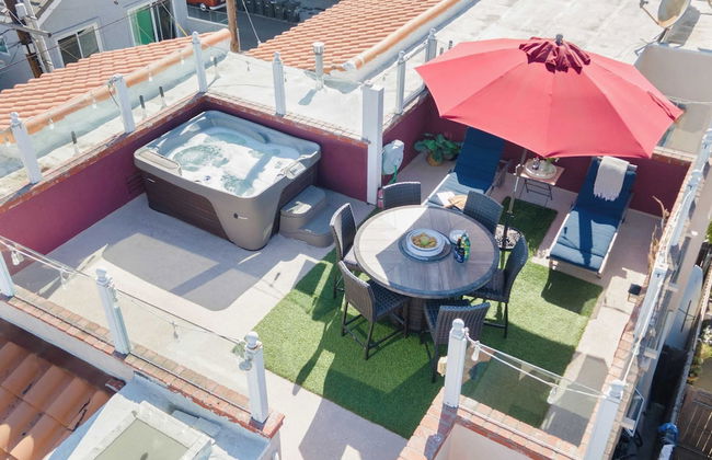 Shoreline Villa by Avantstay Steps to the Beach, Bay, & Pier! - Photo 3