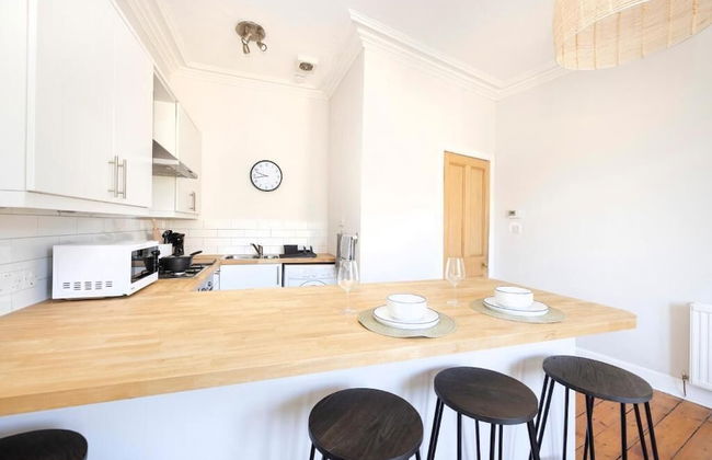 JOIVY Cosy Flat Next to Haymarket - Photo 6