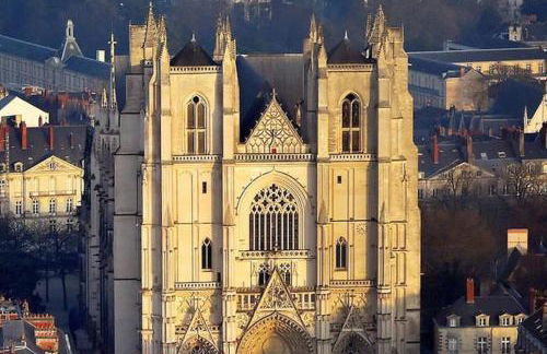 Grande chambre indépendante, charme, calme sur jardin, Nantes centre, accès privé par escalier de l'immeuble, sdb & wc privés, 10 minutes gare et palais des congrès - Foto 14
