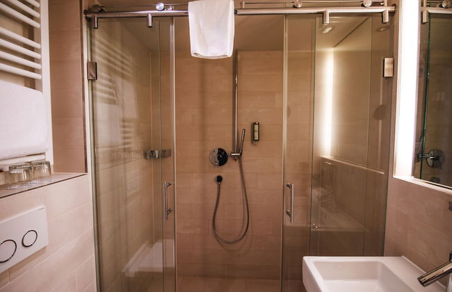 Car by Side - Photo 41