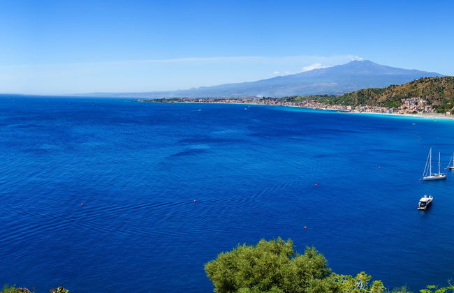 Paseo en barco por la bahía de Giardini Naxos - Foto 1