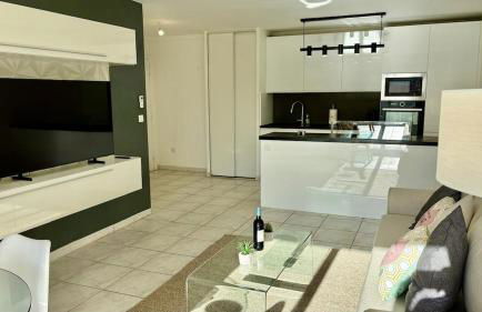 Juana YourHostHelper - Photo 14