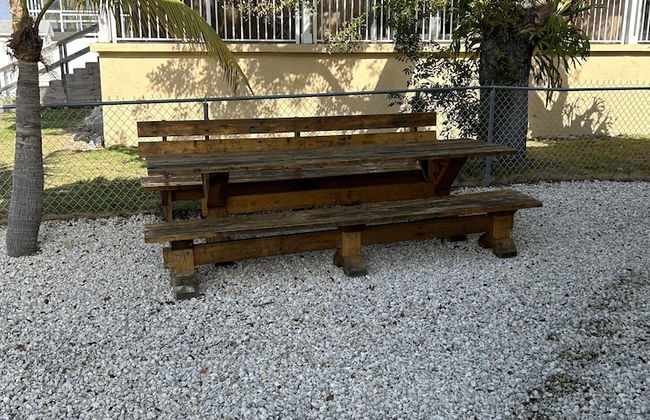 Beautiful Updated Stilted Home Makes For A Super Getaway. 3 Bedroom Home by RedAwning - Foto 51