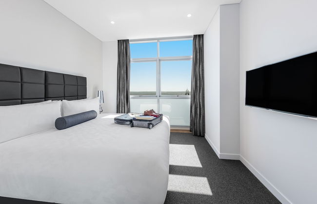 Meriton Suites Chatswood - Photo 13