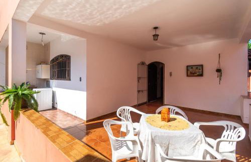 Itanhaém Casa ampla com piscina e churrasqueira a 300m da praia - Foto 14