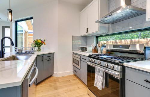 Chic Austin House with Spacious Backyard and Hammock - Foto 12