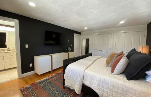 Walk to the Beach - Modern Home with FirePit and Bikes - Foto 32