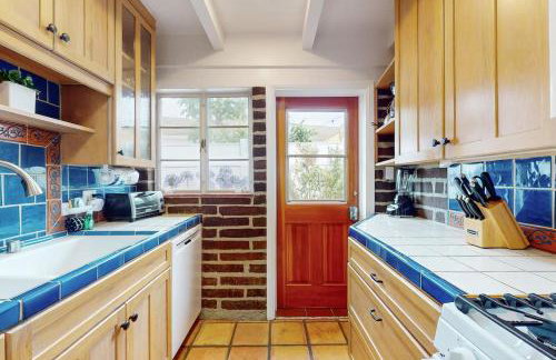 La Jolla Historic Gem, Hot Tub, Game Room, Garden Oasis with Firepit & Courtyard Dining - Foto 10