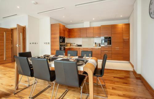 Contemporary Penthouse in Battersea Power Station - Photo 1