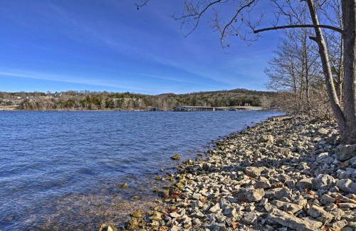 Resort Cabin with Nearby Pool and Lake Access! - Foto 24