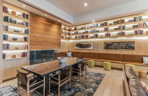 High Rise Luxury Condo With Lake & City Views - Foto 42