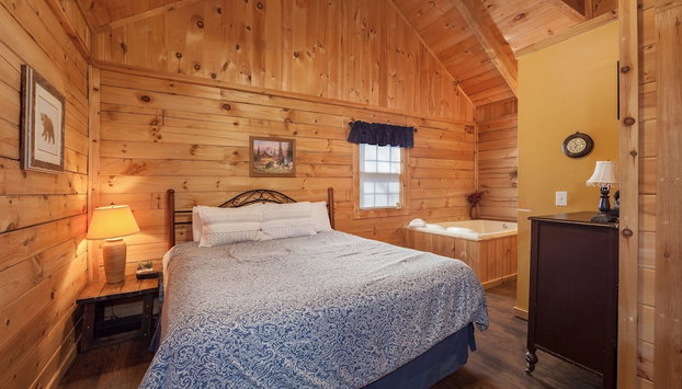 Sleepin' Inn 2 Bedroom Cabin by RedAwning - Foto 3, Habitación