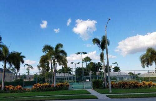 Piccadilly Beach House - Beautiful Updated Home, Private Pool, Minutes from Downtown 5th Ave & Beaches!!! - Foto 51