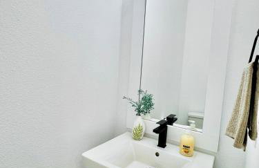 Quiet stylish home close to downtown and airport - Foto 20