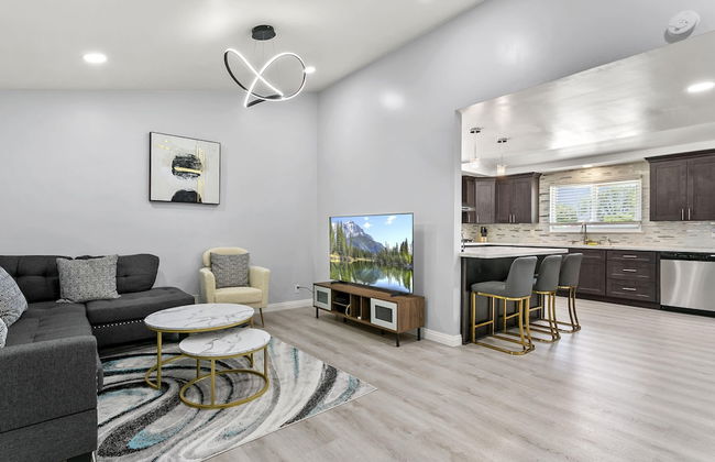 Beautiful 4BR Home Nr Disneyland - Foto 1