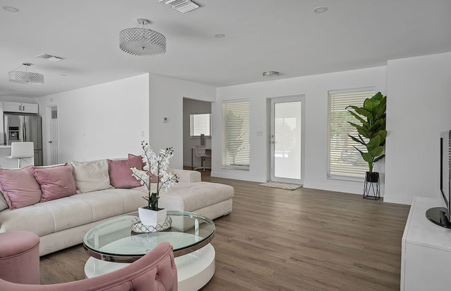 Dreamy 4BR Getaway w Private Pool Luxe Patio in Miramar - Foto 12