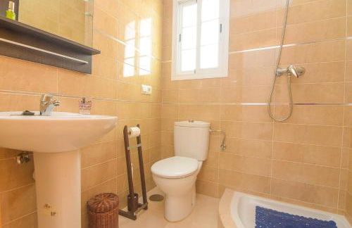 Villa privada con increíbles vistas al mar - Photo 24