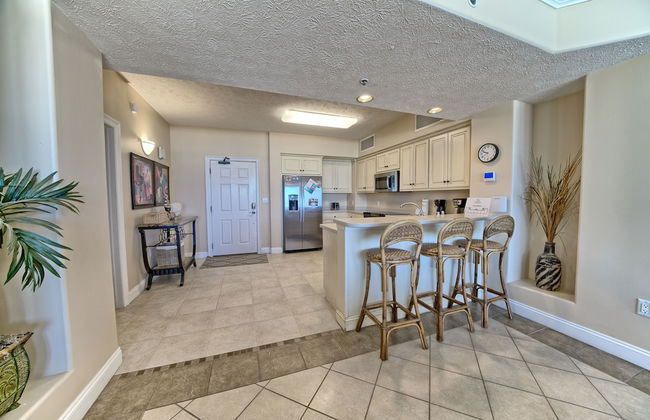 Beautiful Beachfront Condo with Pool View - Unit 0203 by RedAwning - Foto 18