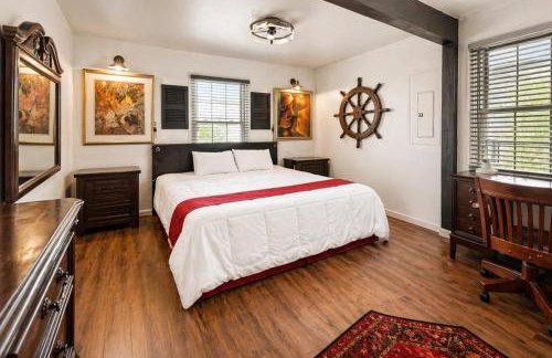 Romantic Colonial Hideaway in Historic Downtown - Pet Friendly - Foto 2