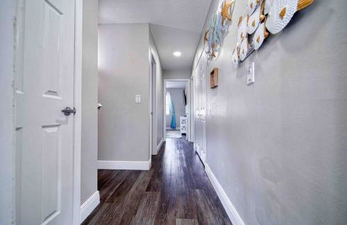 Stylish Lake home with HUGE POOL, Arcade with PS5,and Theater Just 5 min from Legoland - Foto 48