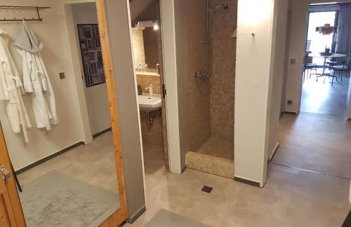 Exklusiver Souterrain - zentral, ruhig mit großer Terrasse, Bergblick und privaten Sauna zzgl - Photo 16