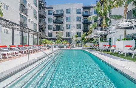Modern Cosmopolitan APT Mid Hollywood with Free Parking 10mins to Universal Studios - Photo 47
