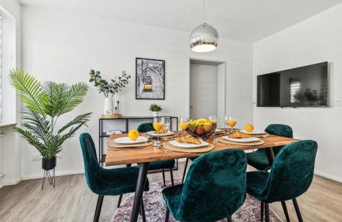 Gelbe Koffer - Großes 3 SZ Apartment Homburg - 1 km Uniklinik - bis 6 Pers - Balkon - Parkplatz - Self-Check-in - Foto 5