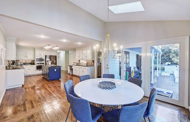 Lakefront Home Private Dock, Tiki Bar, Firepit Shore to Please by Avantstay - Foto 34