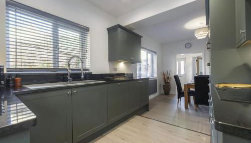 Beautiful 3-Bed Home with Hot Tub in Ross-on-Wye - Photo 3