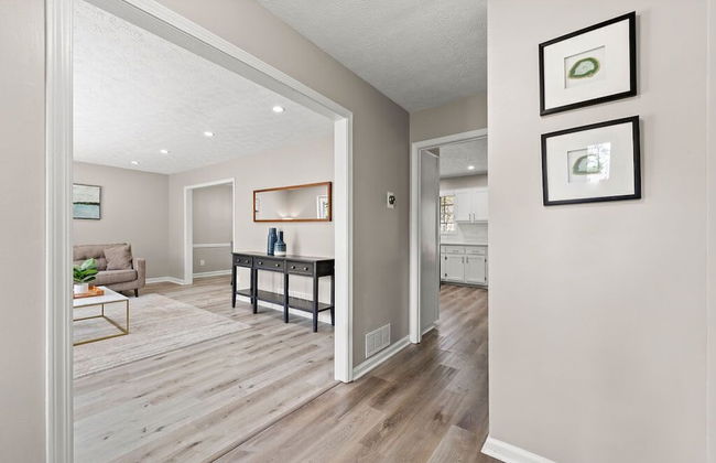 Beautiful Newly-renovated Home in Indian Hills - Foto 13