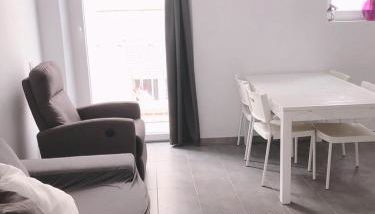 Fantástico Apartamento en el centro de Blanes y a 150mts de la Playa - Photo 3