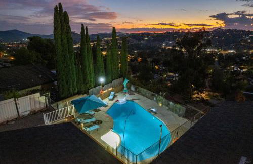 Entire Private Home with 4 Bedrooms 2 Bathrooms, Pool, View, 4 Parking, King Bed, Big Yard, Available Now - Foto 50