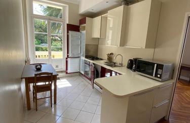 PALMERAIE - Magnifique appartement d'époque avec Vue Mer 4 personnes avec terrasse Le Port Nice - Photo 12