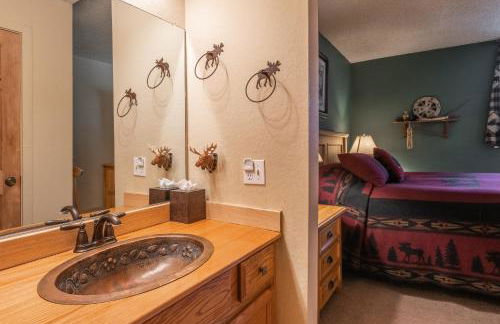 New Listing 2 bedroom and Loft 2 bath Summit E Bldg 12 condo sleeps 8 Steps to Eagle Lodge Chair 15 - Foto 4