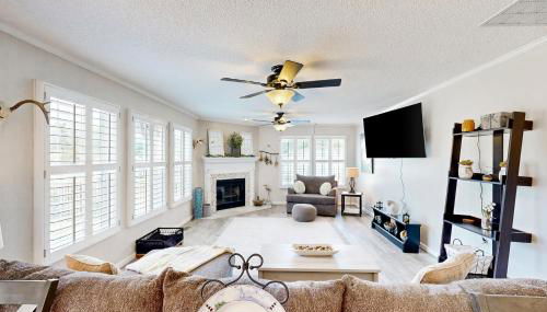 Renovated Retreat with Private Pool and Hot Tub - Foto 5