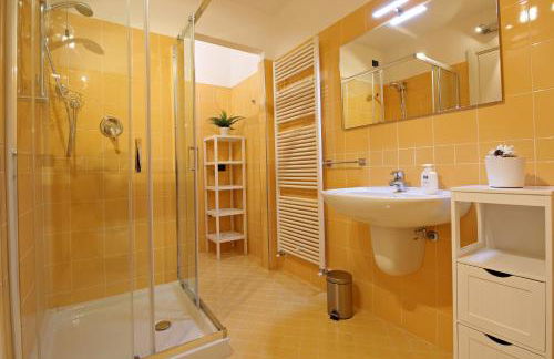 BELLAGIO DREAMS APT, pool, with private garden, near lake - Foto 33